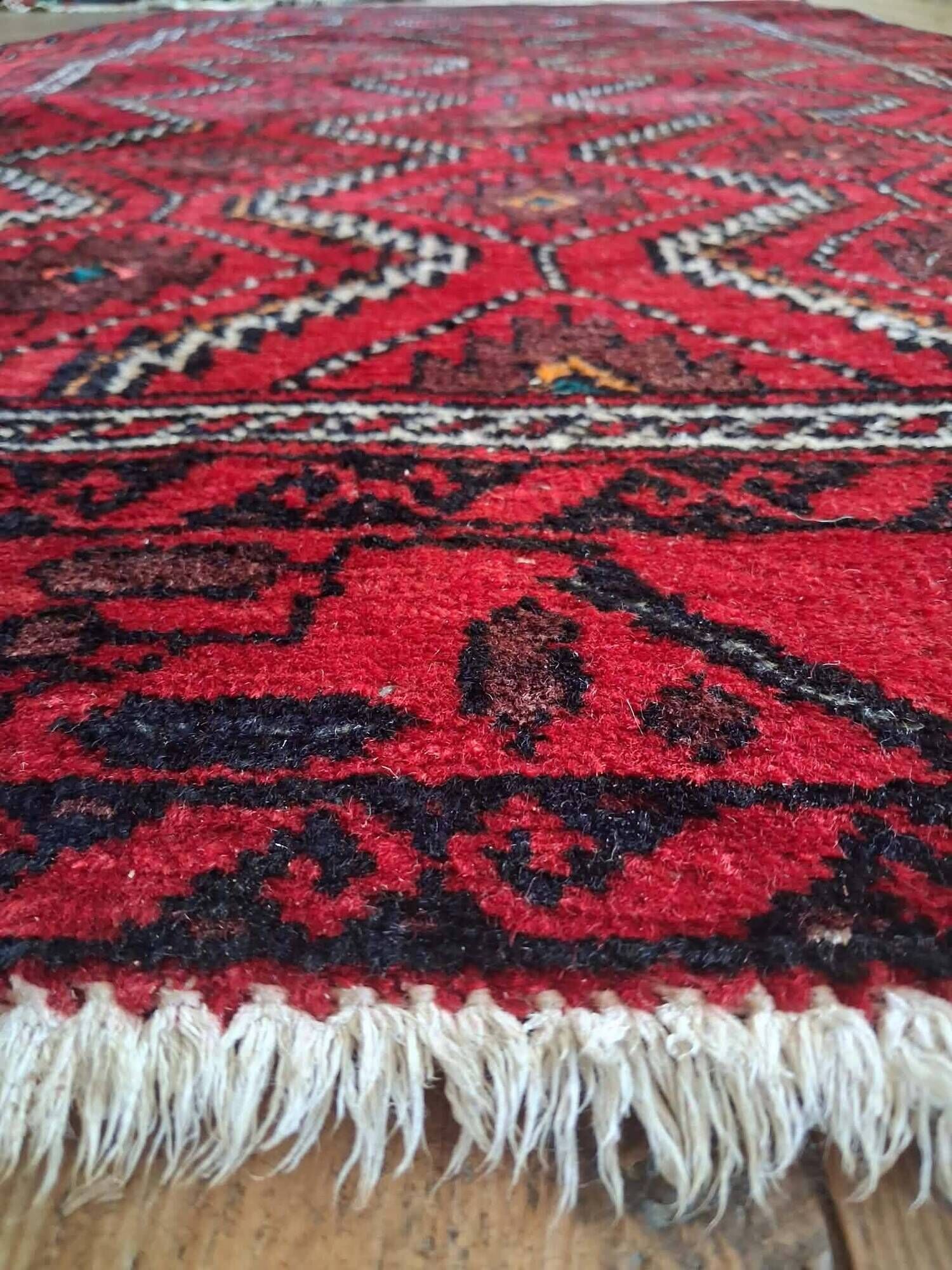 Handmade Belouch Persian rug 213x116cm