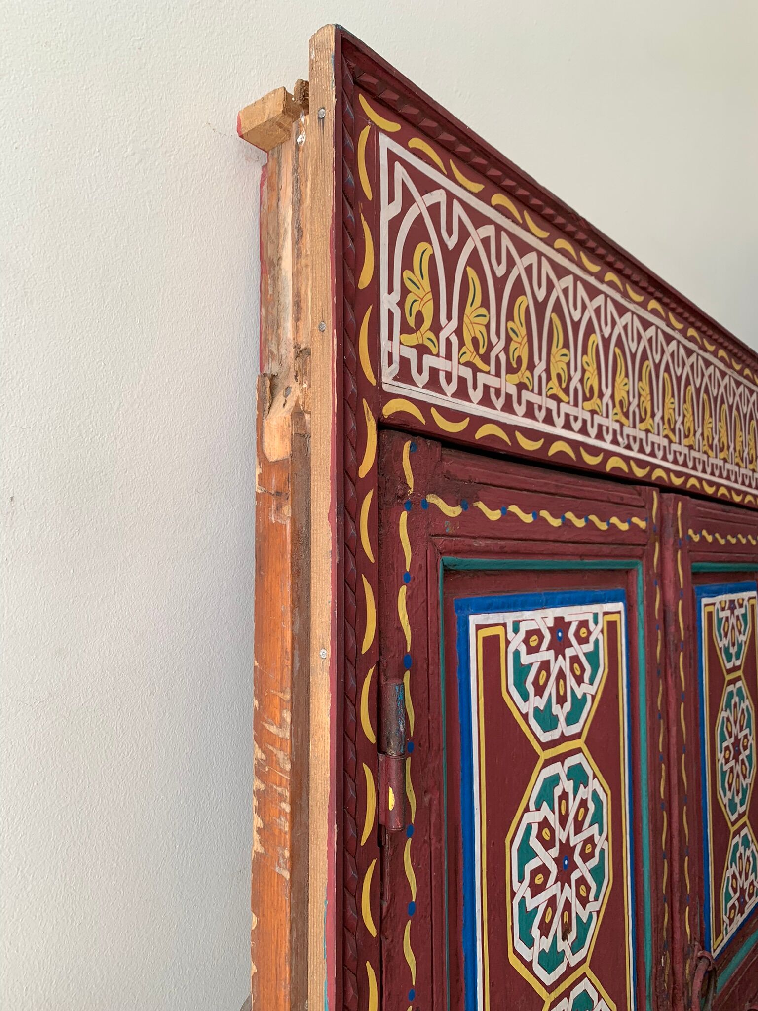 Porte marocaine de riad en bois sculpté à la main