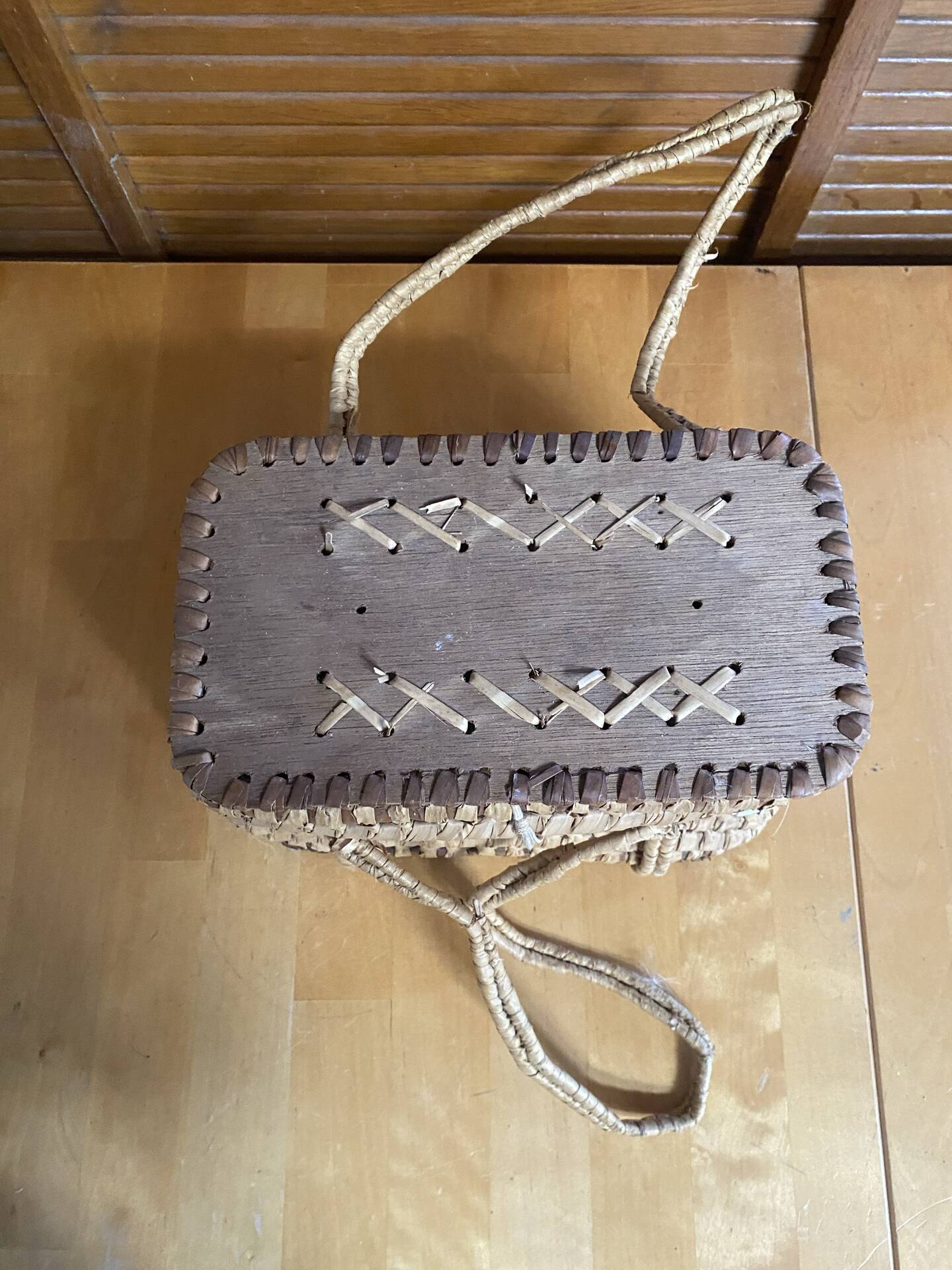 Old Basket Natural Woven Fibre + Wooden Lid Double Handle Wine