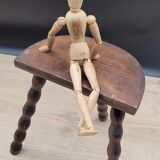 Half-round tripod stool feet balls