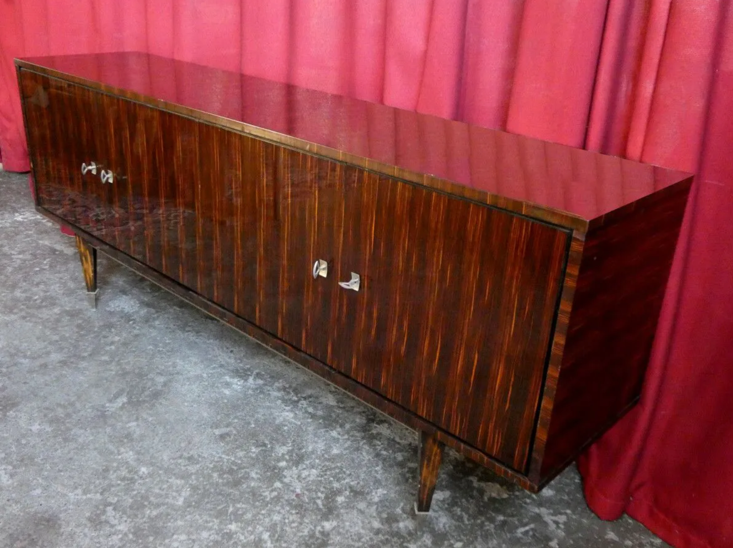 Enfilade verni polyester ouvrant à 4 vantaux