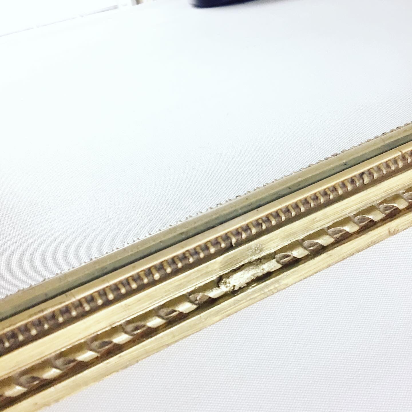 Golden rectangular mirror 43x54cm