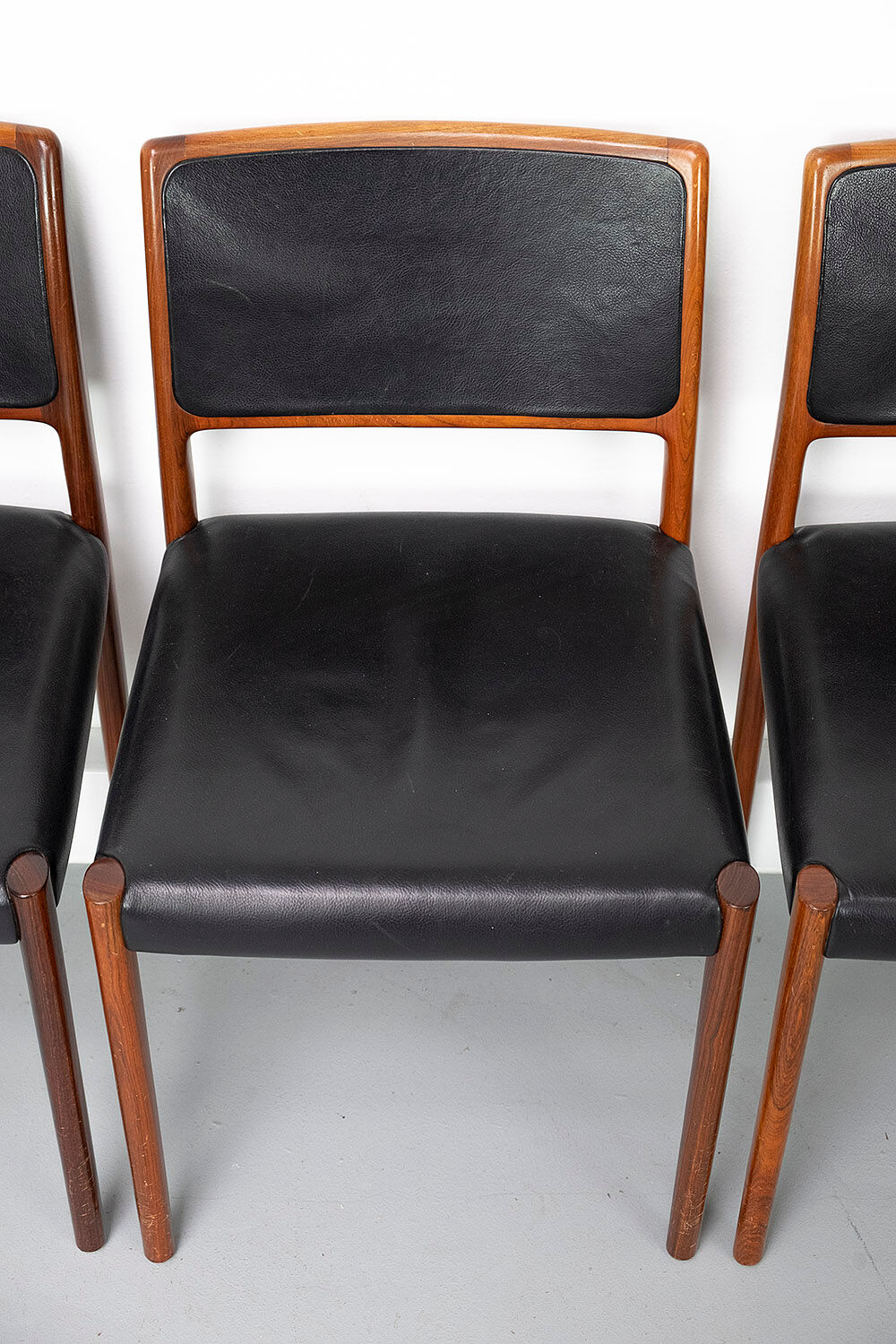 Set of 6 wooden Dining Chairs with black Leather, 1960