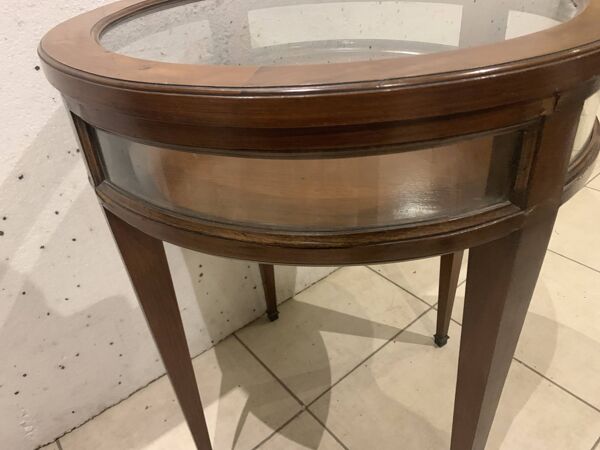 Guéridon vitrine de style louis xvi a plateau amovible xx siècle