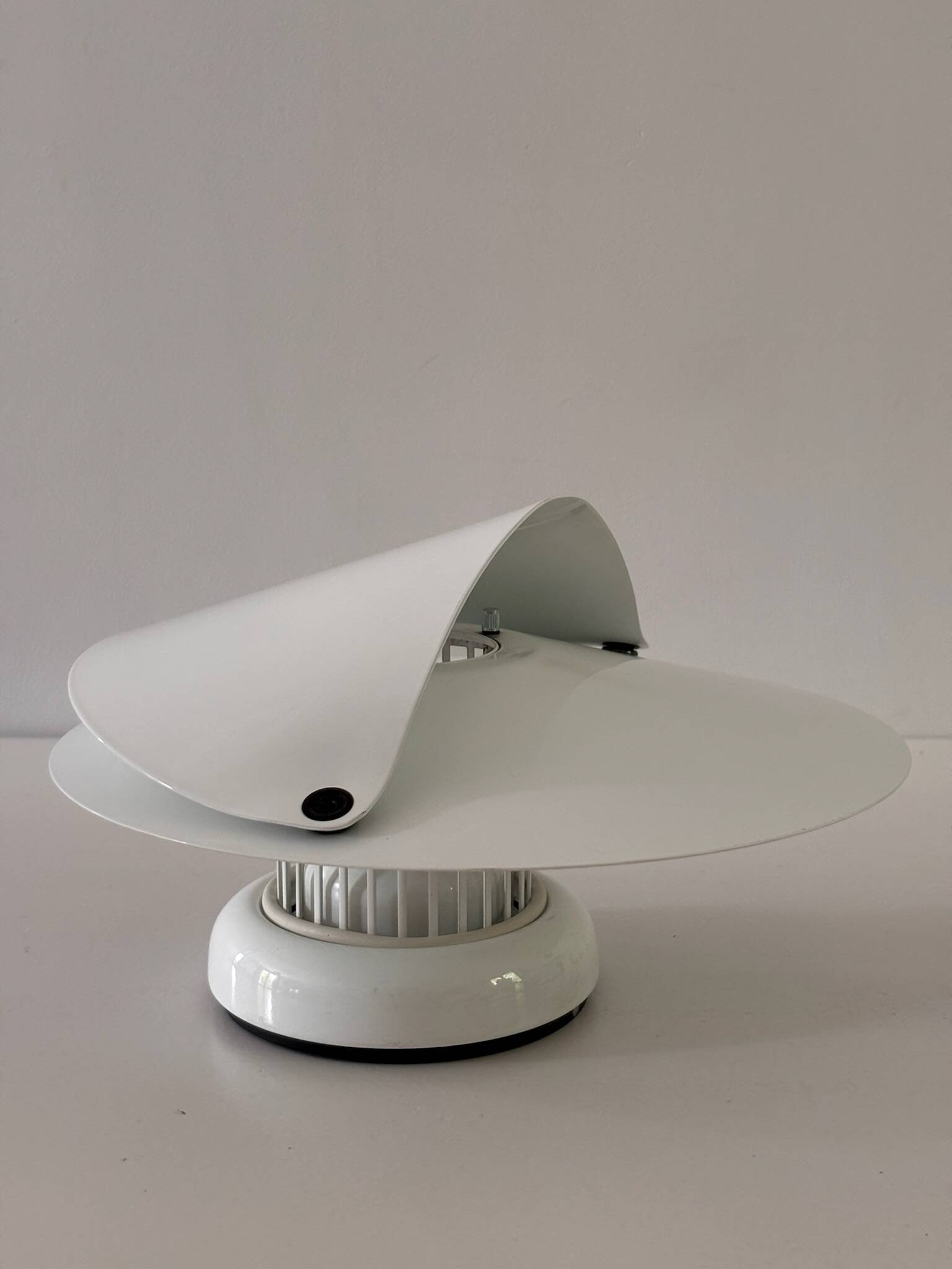 Giovi wall light by Achille Castiglioni for Flos 1982 Lacquered White Metal Design