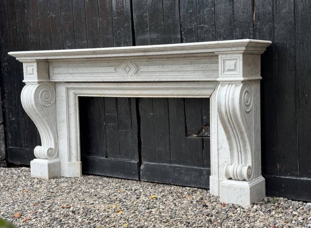 Large Charles X fireplace in white Carrara marble, 19th century.