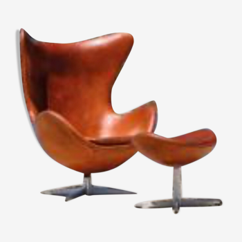 Egg chair and ottoman by Arne Jacobsen for Fritz Hansen