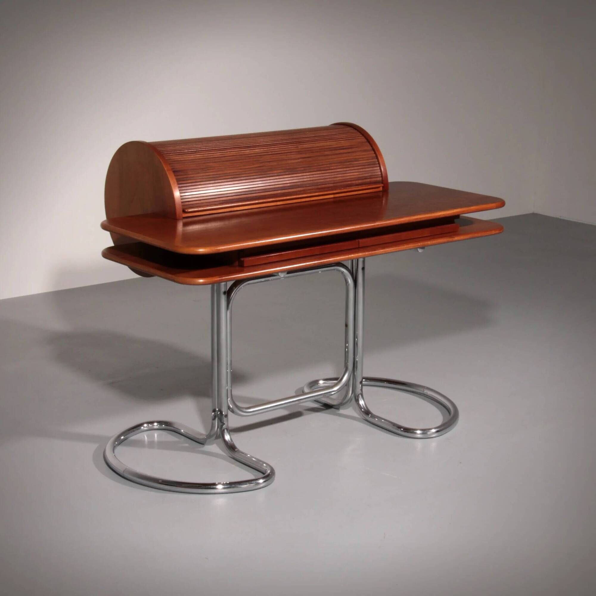 Italian design “Maia” walnut desk by Giotto Stoppino for Bernini, 1960s