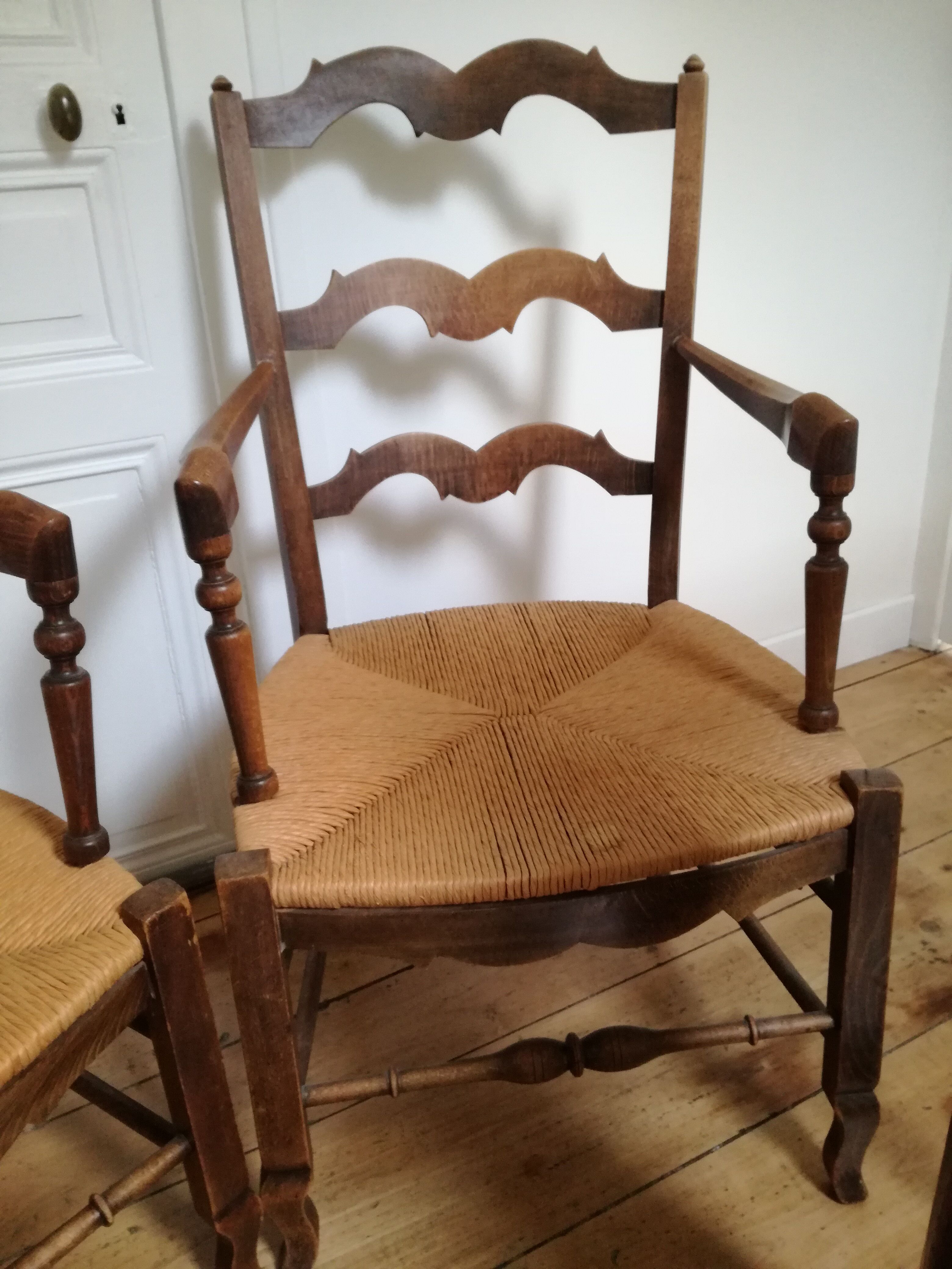 Paire de fauteuils paillés provençaux