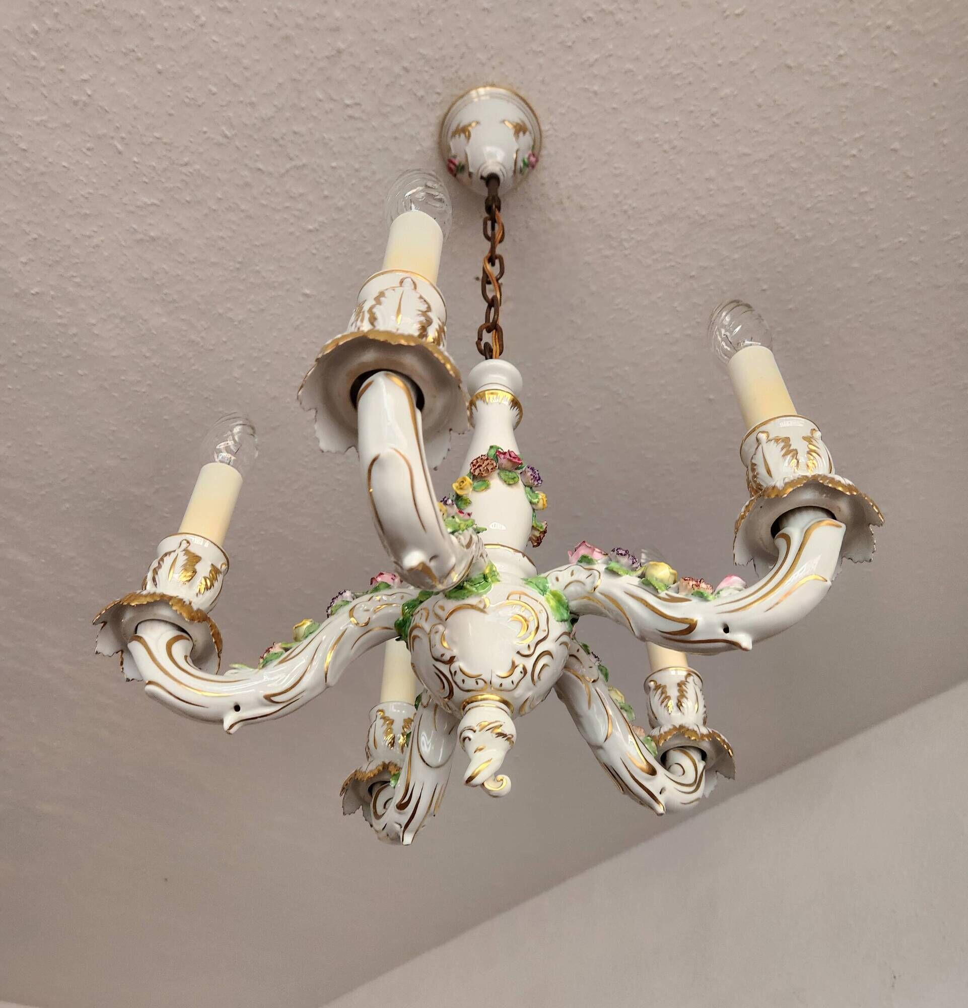 Handgeformt vergoldet vintage Porzellan Kronleuchter Capodimonte 1960er
