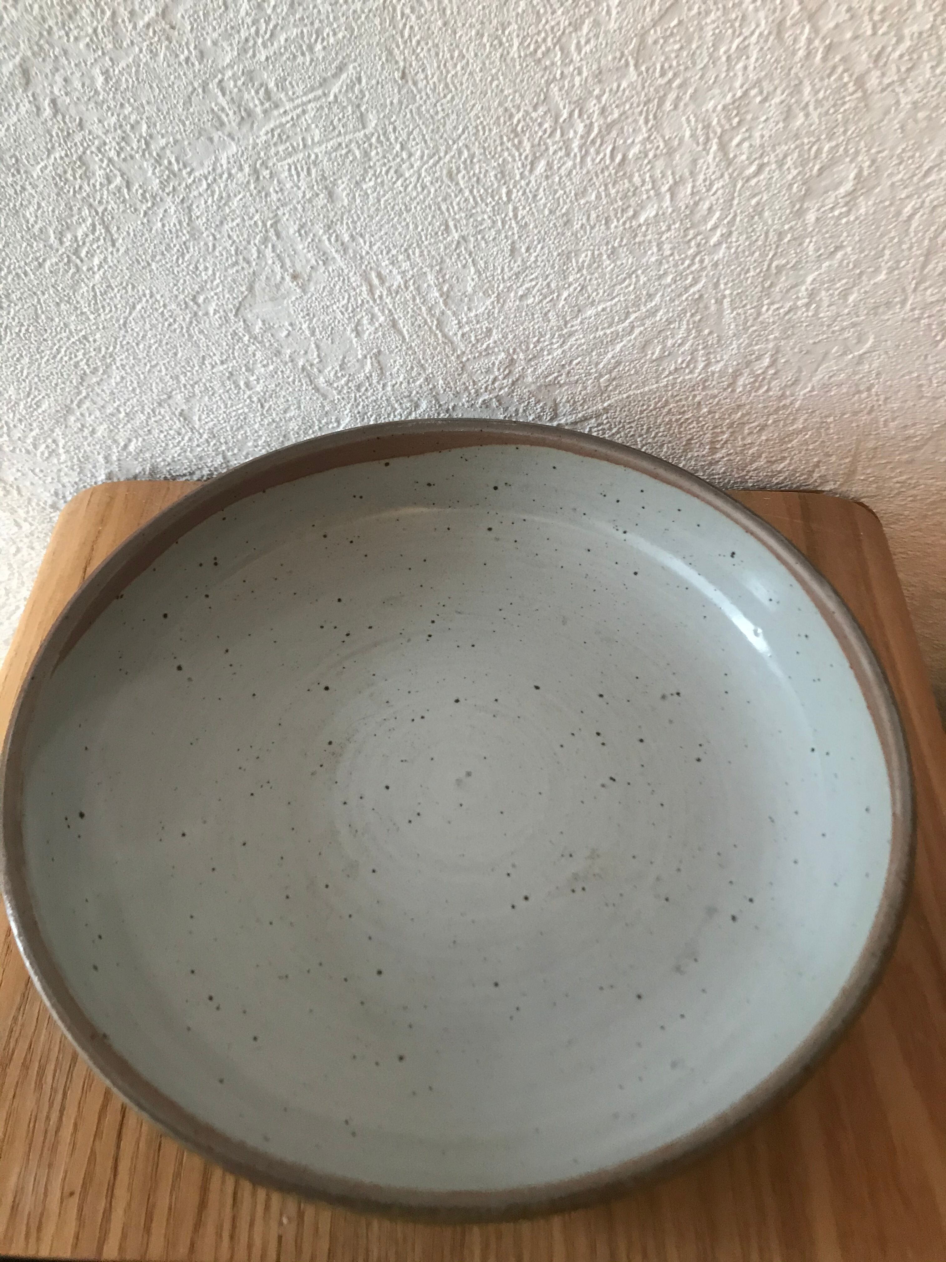 Hollow dish in enamelled sandstone