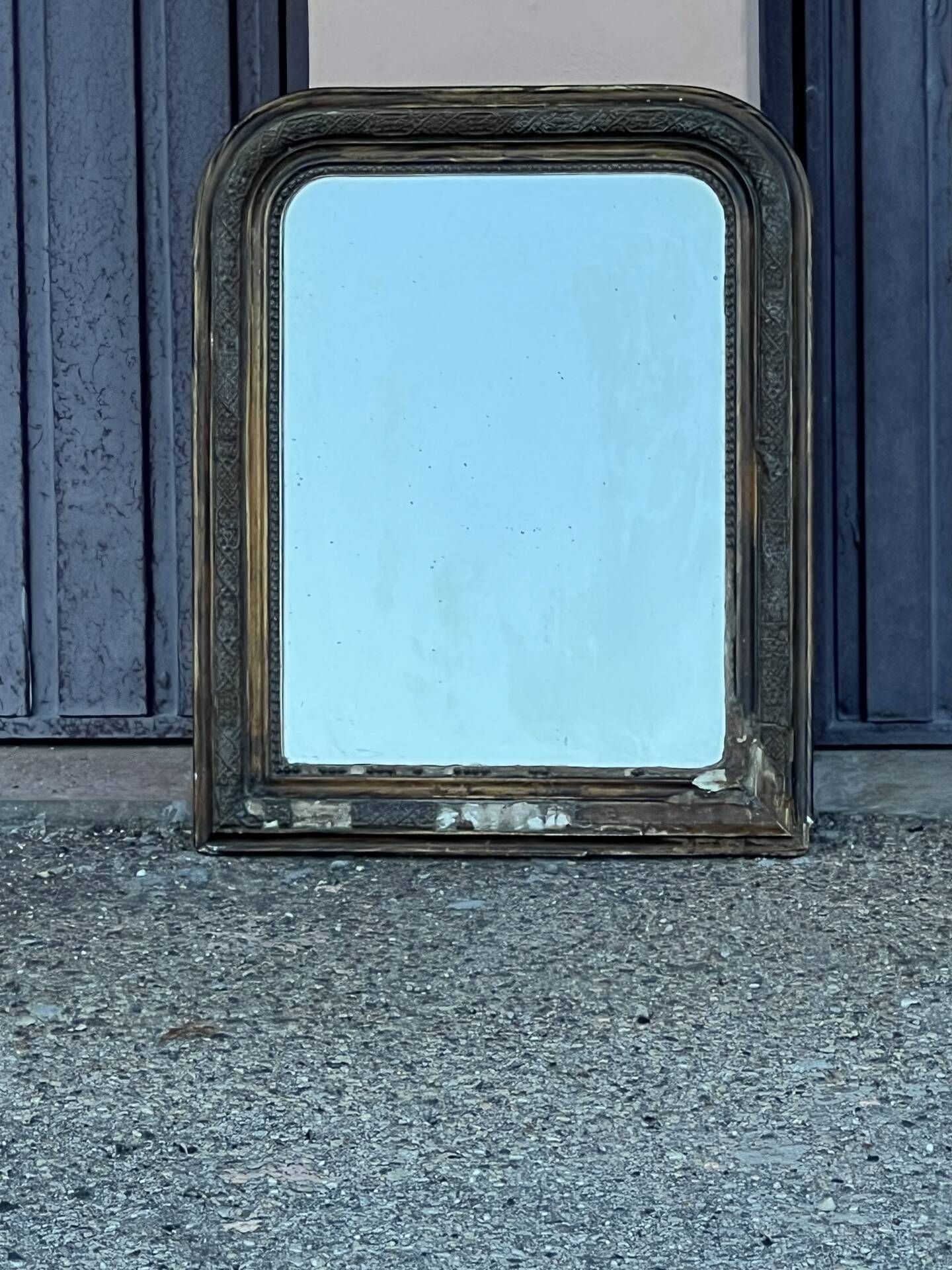 Miroir louis Philipe en bois doré sculpté fronton arrondi