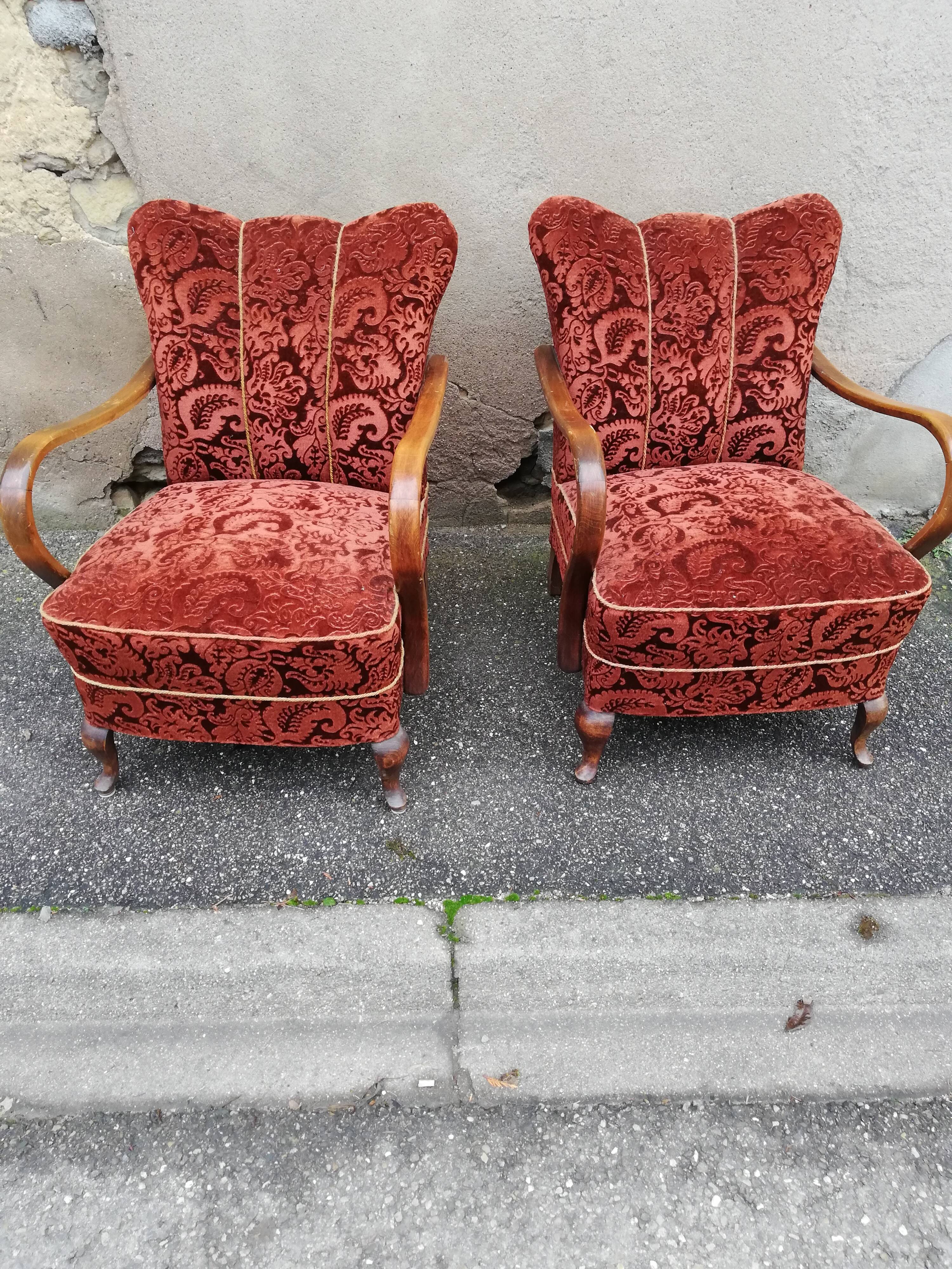Paire de fauteuils année 50 tissu bordeaux