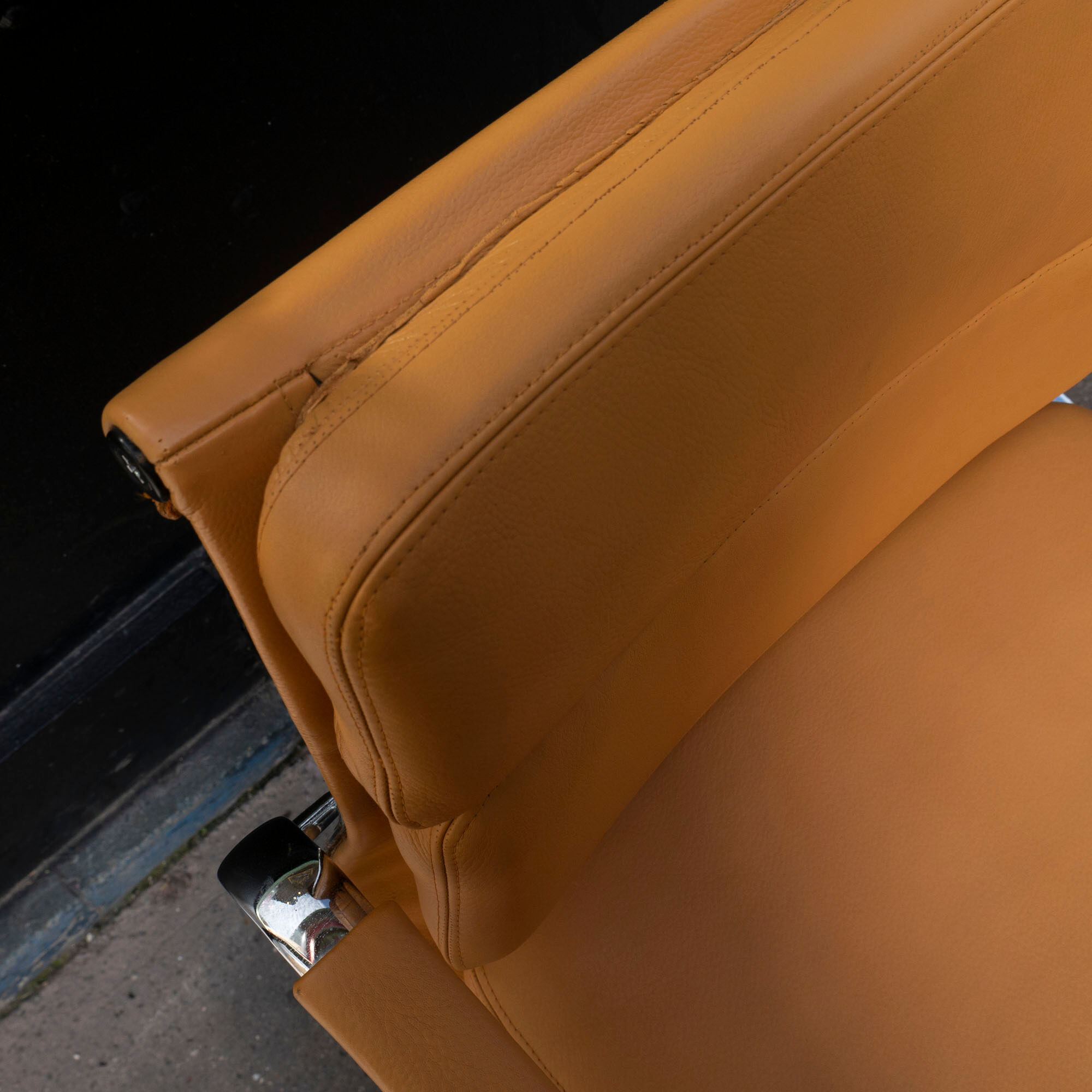 Armchair Soft Pad EA 217 by Charles & Ray Eames - Vitra