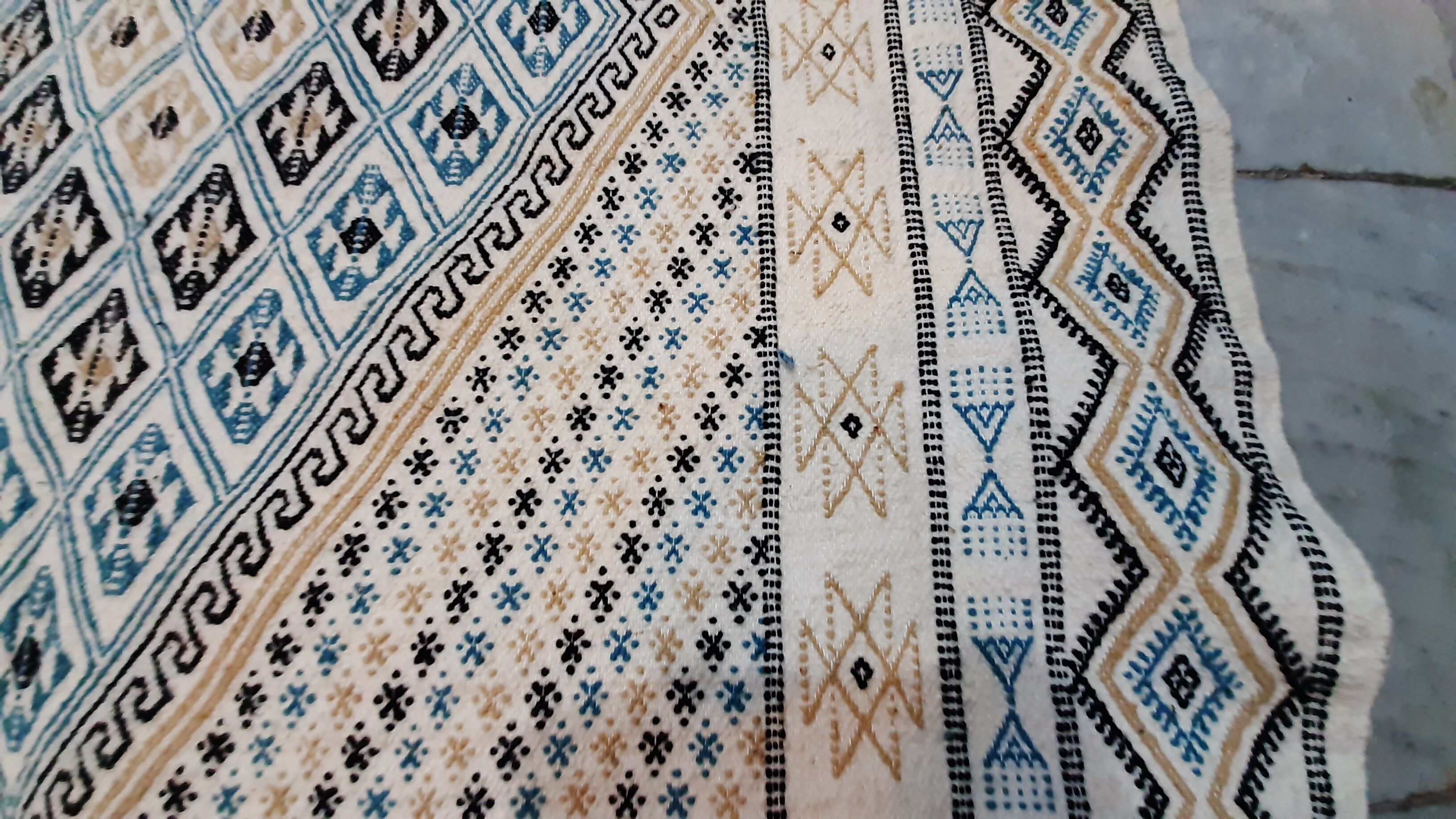 Tapis blanc et bleu marocain en laine fait main - 240x150cm