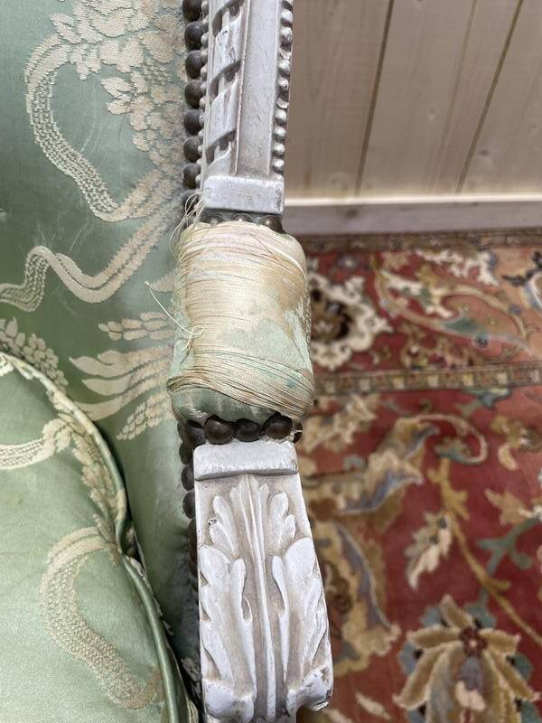 Petite bergère d’enfant de style Louis XVI