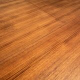 Round dining table with Scandinavian and Danish design in extendable teak from the 60s