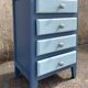 Commode vintage 4 tiroirs bleu pastel – esprit bord de mer chic & joyeux