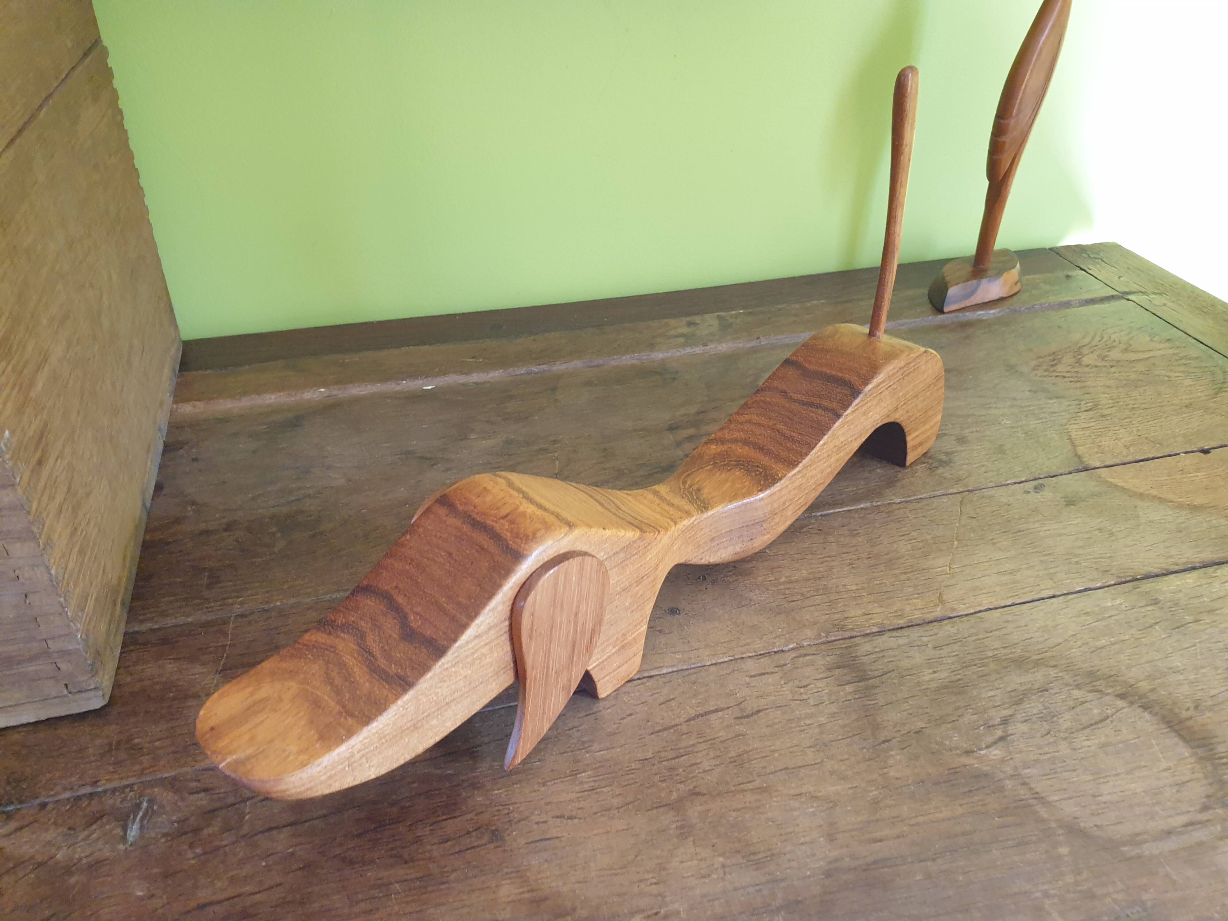 Sculpture Teckel en teck design scandinave Mid-Century