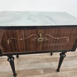 Paire de tables de chevet des années 60 avec porte à abattant et plateau en verre bleu