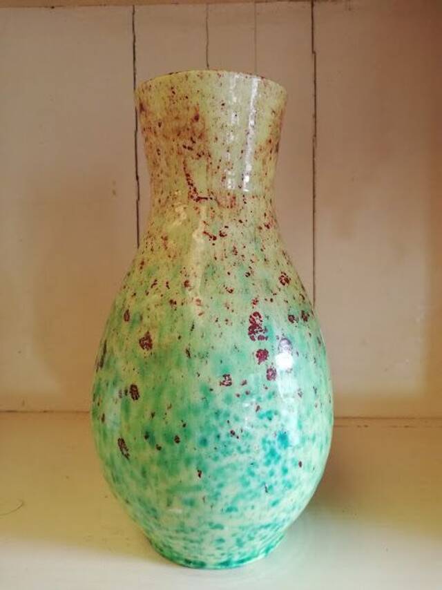 Accolay ceramic vase