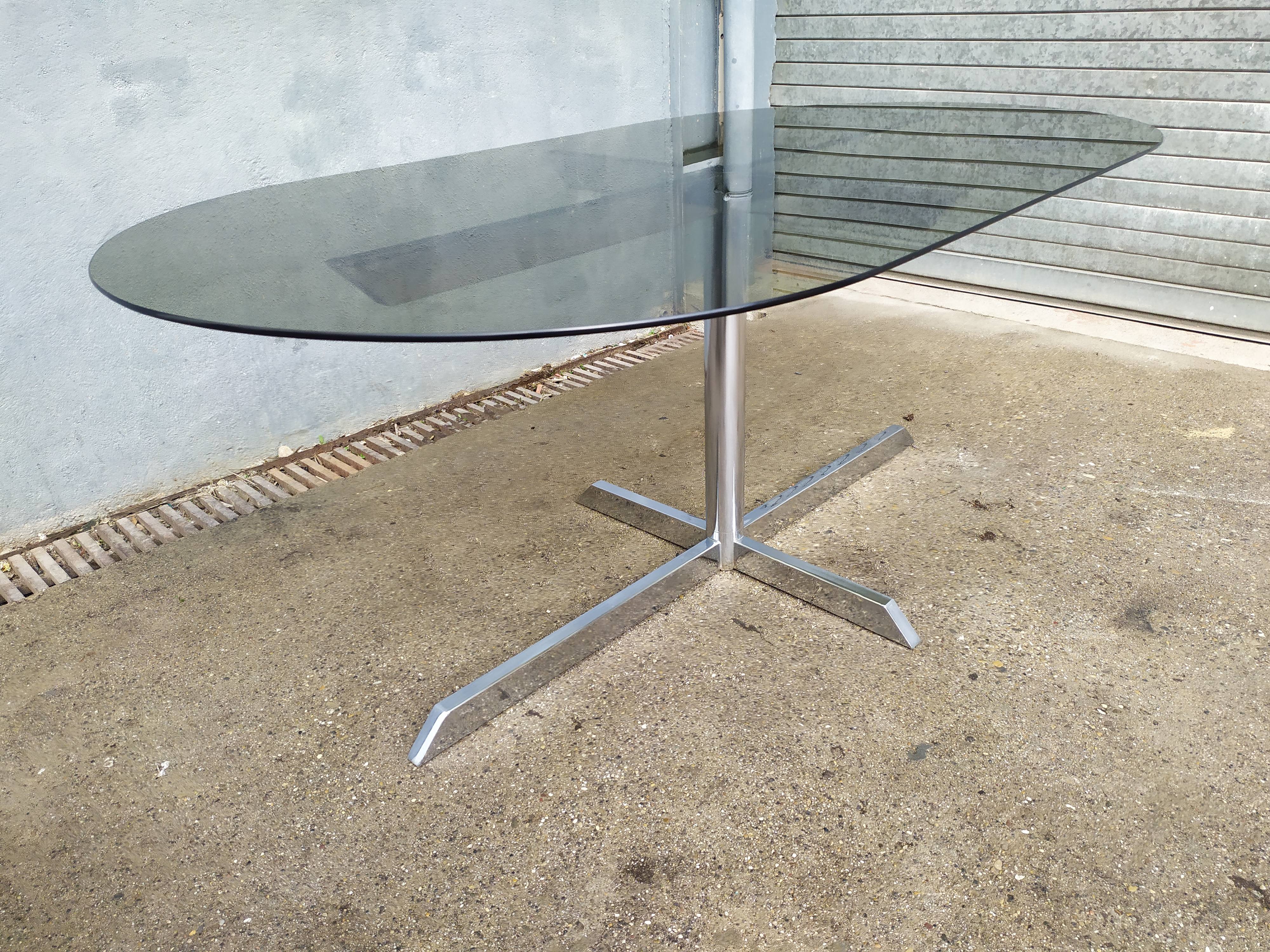 Design chrome oval table
