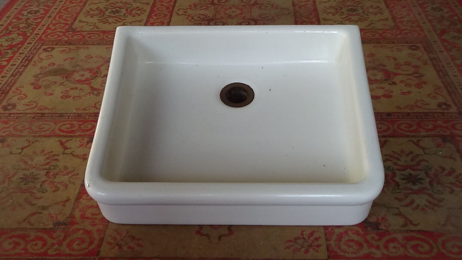 Ceramic sink