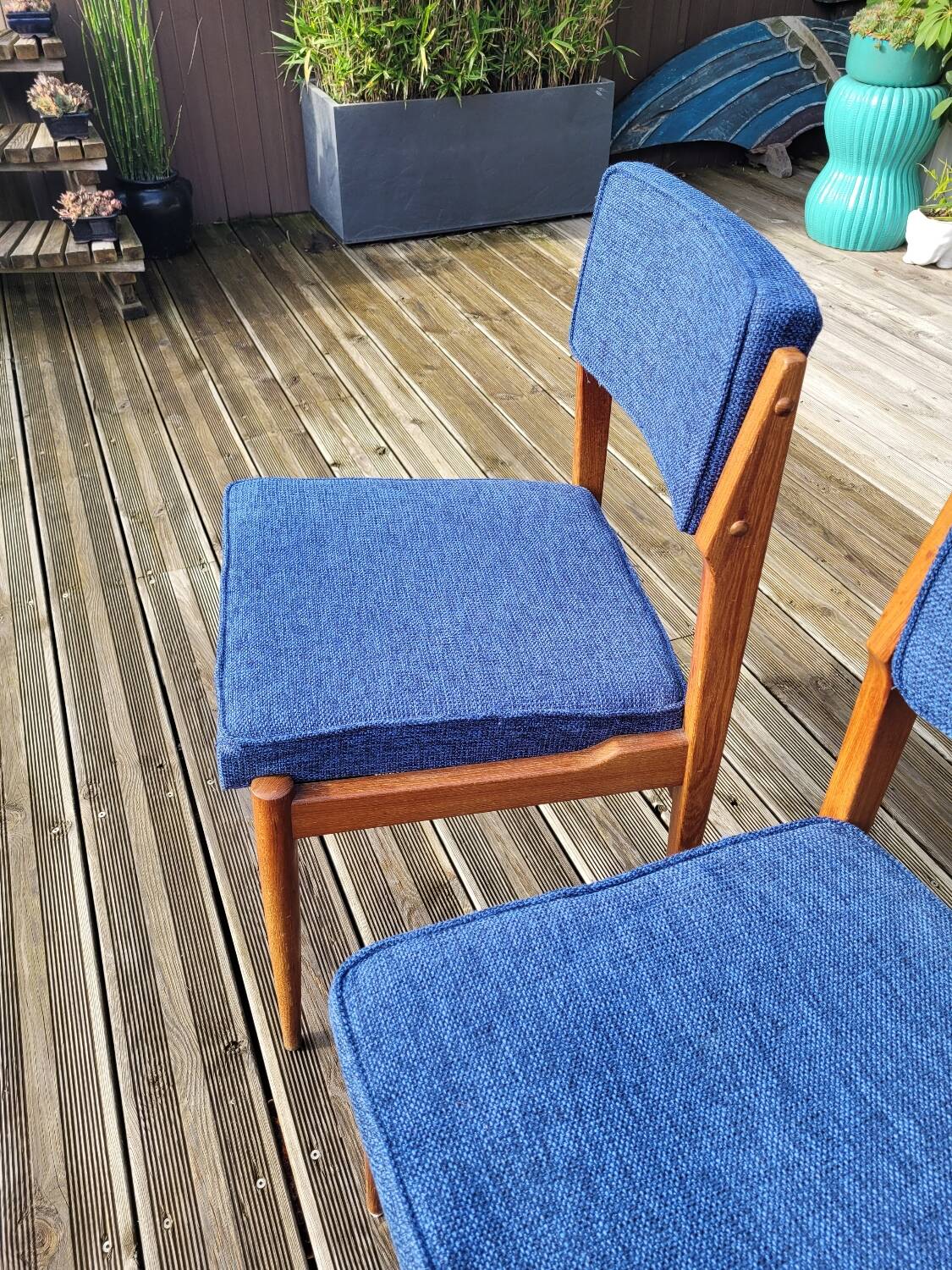 Set of 3 padded seat chairs