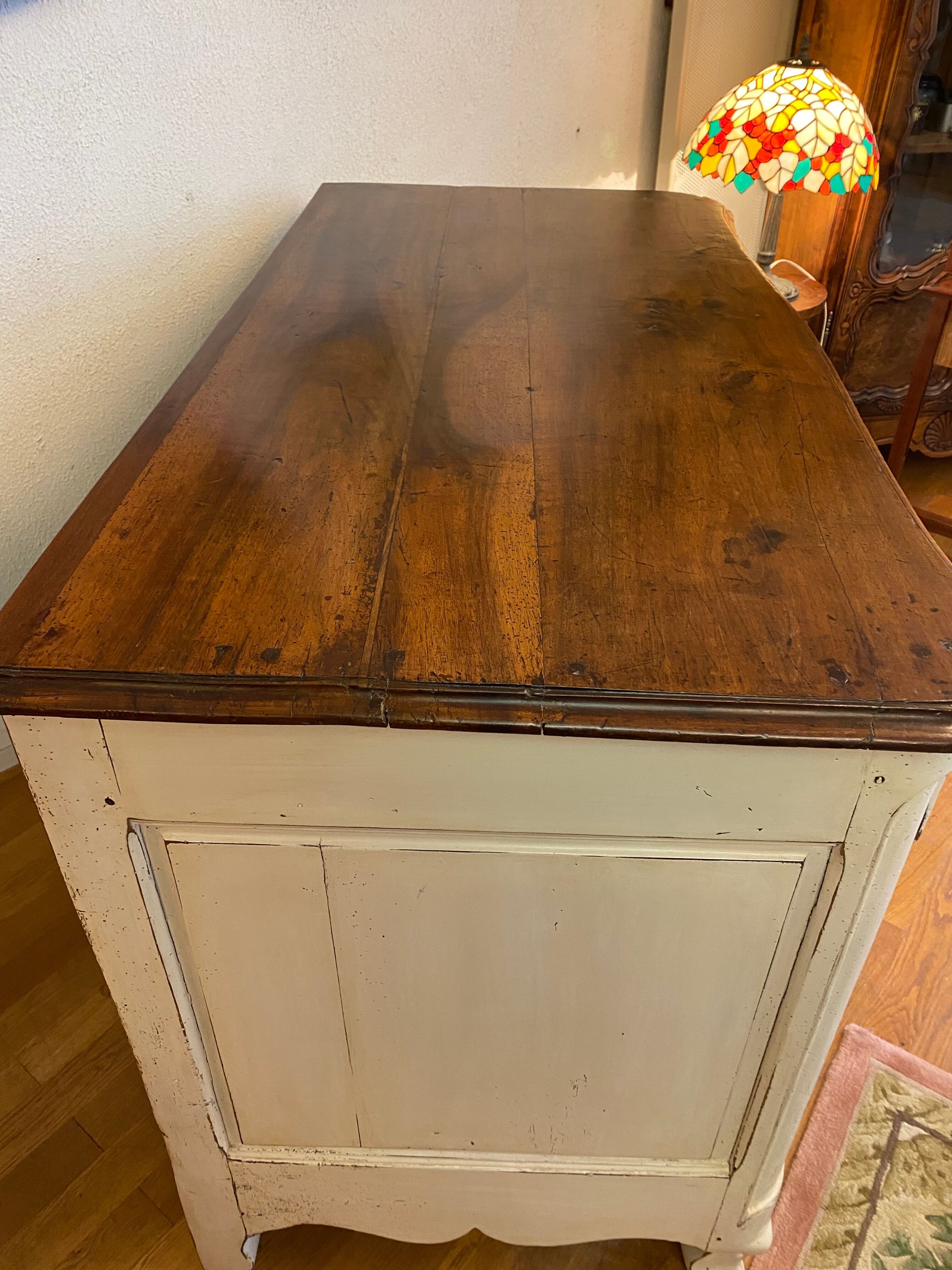 Chest of drawers from the regency period patinated light gray. Perfect condition.