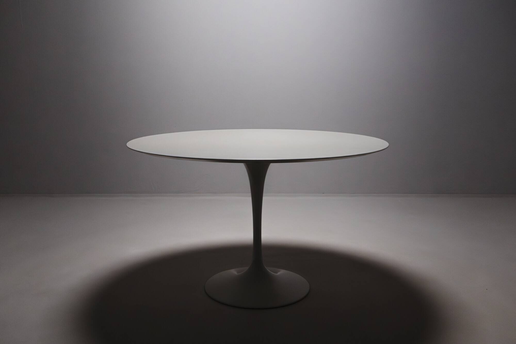 Round marble Tulip dining table by Eero Saarinen, 2000s