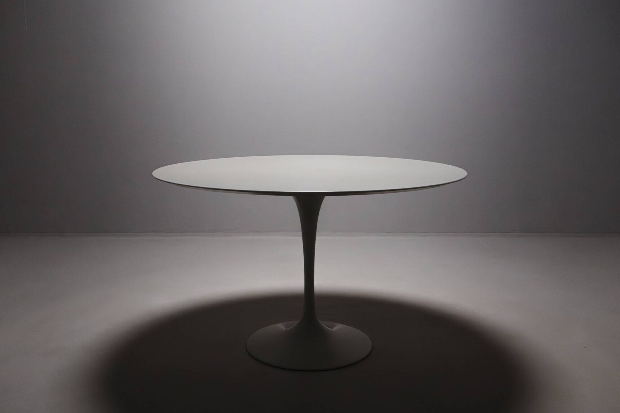 Table à manger ronde tulipe en marbre par Eero Saarinen, années 2000