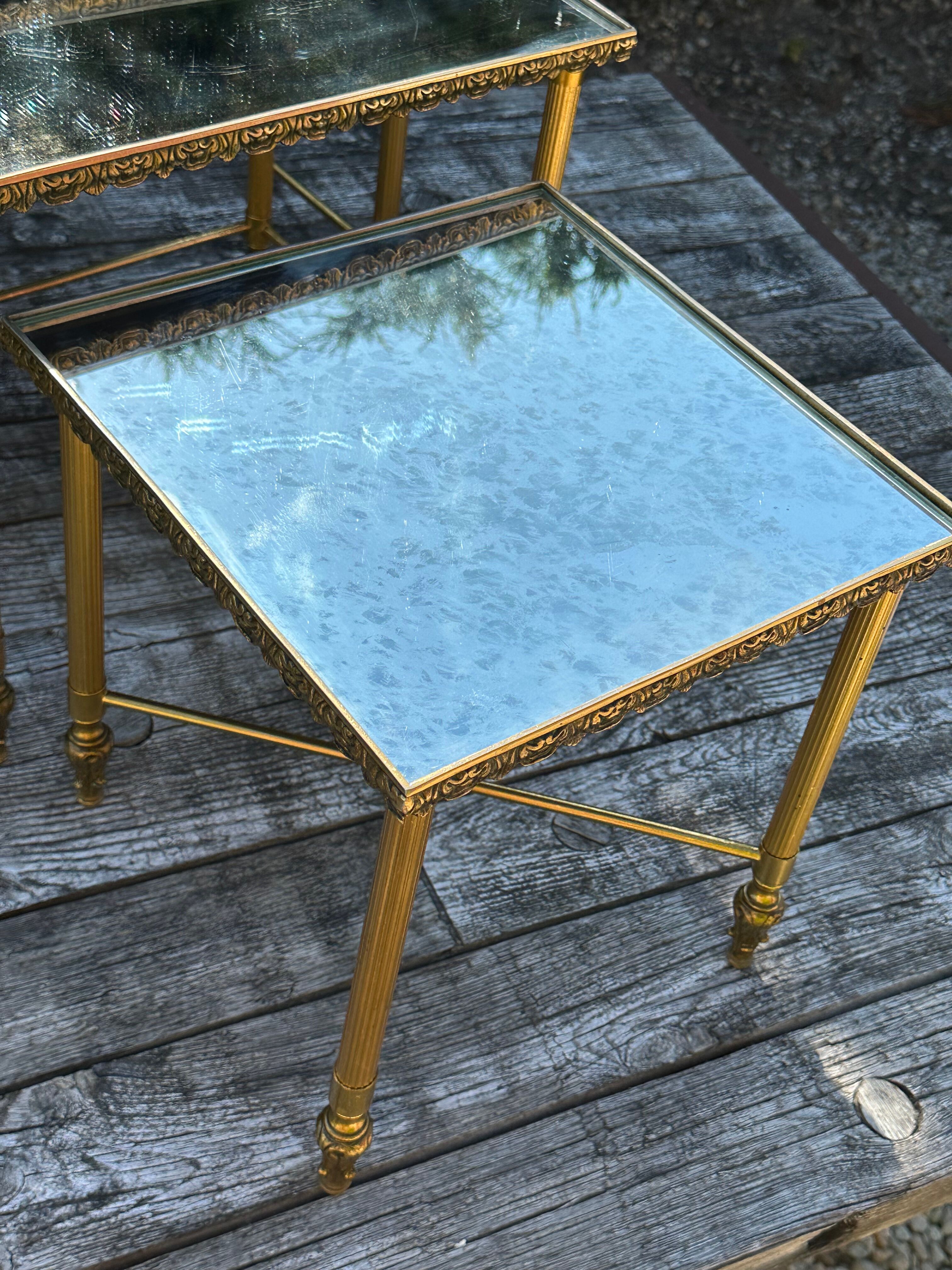 Vintage 70's nesting table in brass and mirror