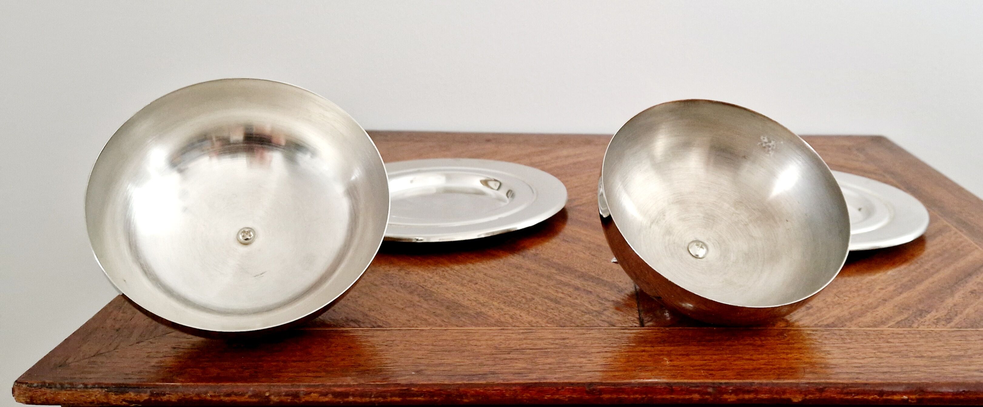 Individual butter dish in silver metal leaf decoration