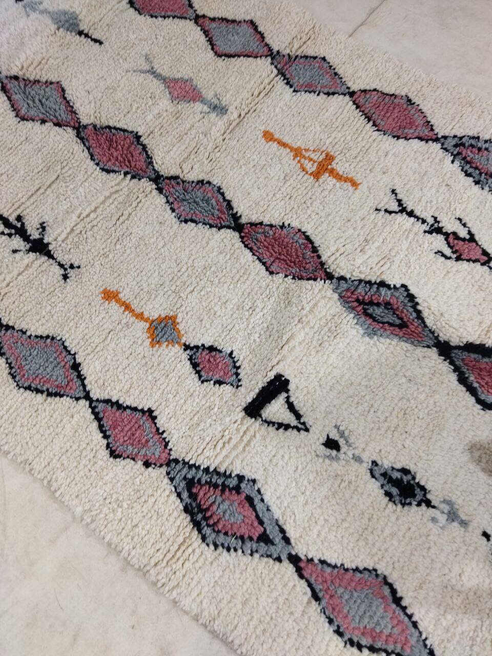 Handmade moroccan berber rug 250 x 146 cm