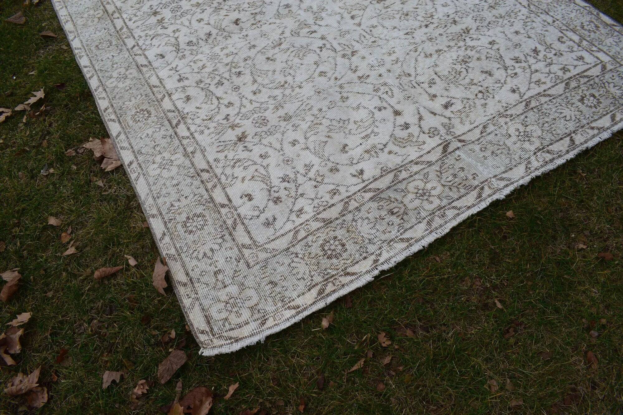 Vintage Turkish Oushak rug 168x290 cm