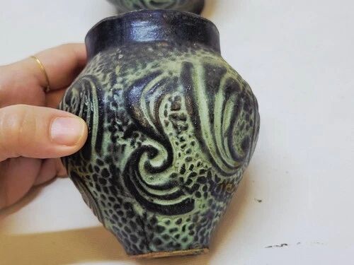 Paire de petits vases décoratifs en terre cuite style grèce antique
