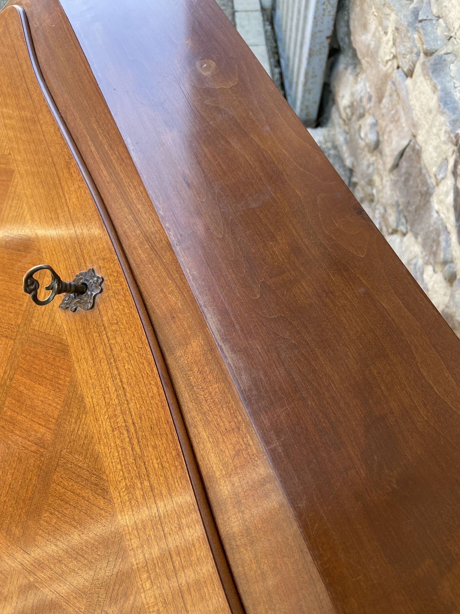 Bureau de pente scriban Dos d’Âne style Louis XV merisier 1970
