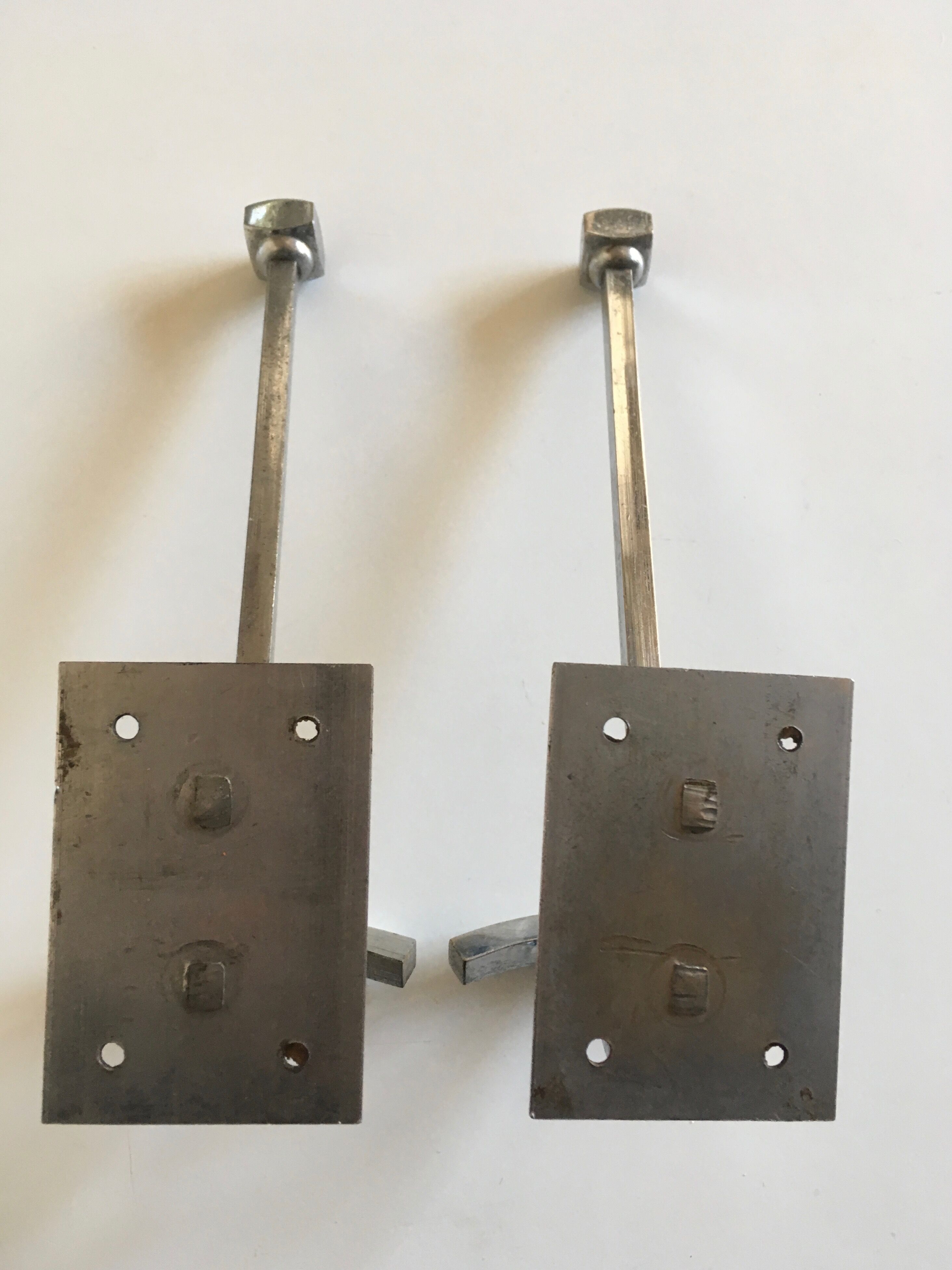 Paire de patères chromées 60