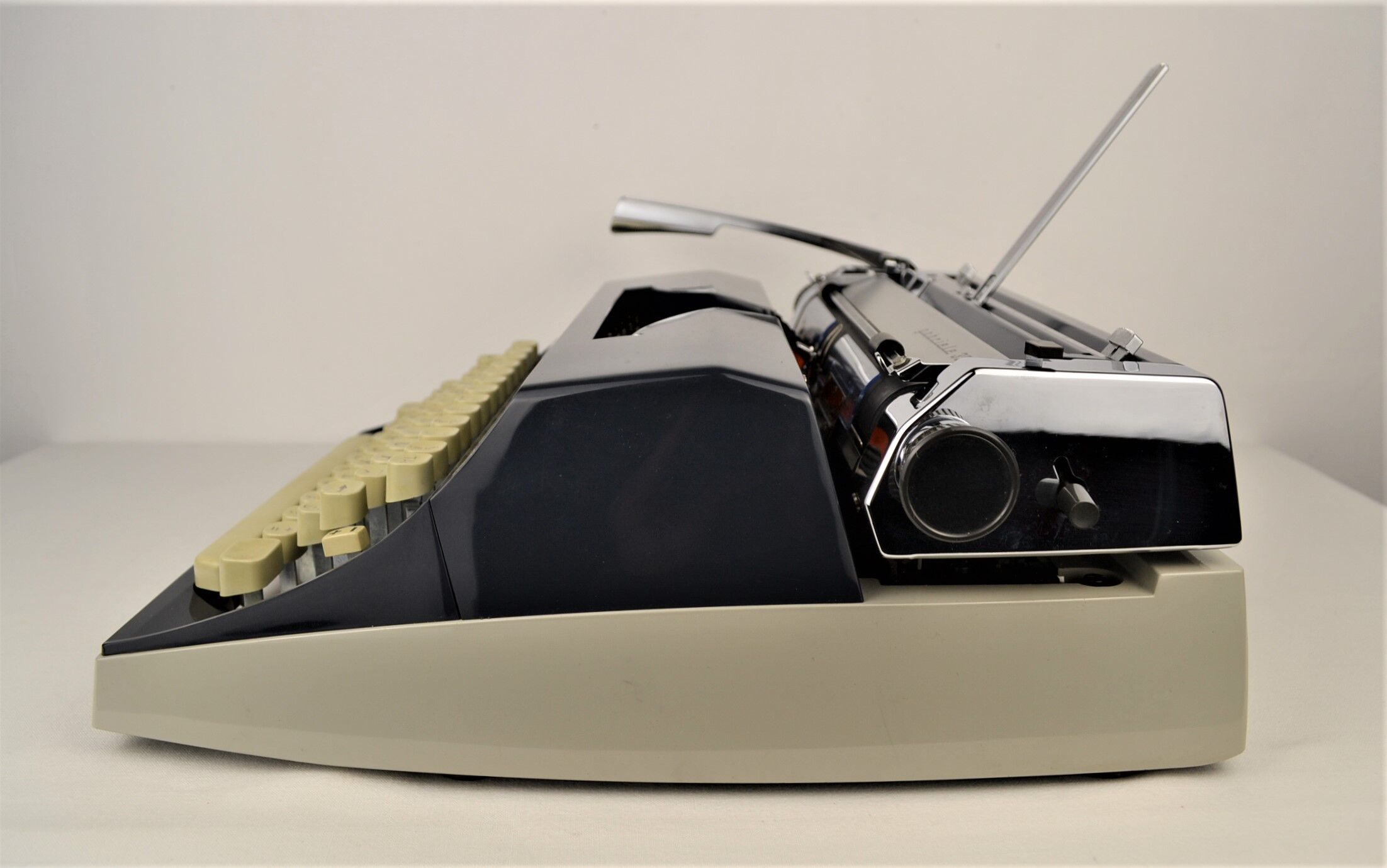 ADLER portable typewriter "Gabriele 35" - New Ribbon