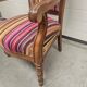Fauteuil ancien en velours rayé multicolore à pieds tourné