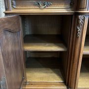 Buffet Noyer de style Louis XV