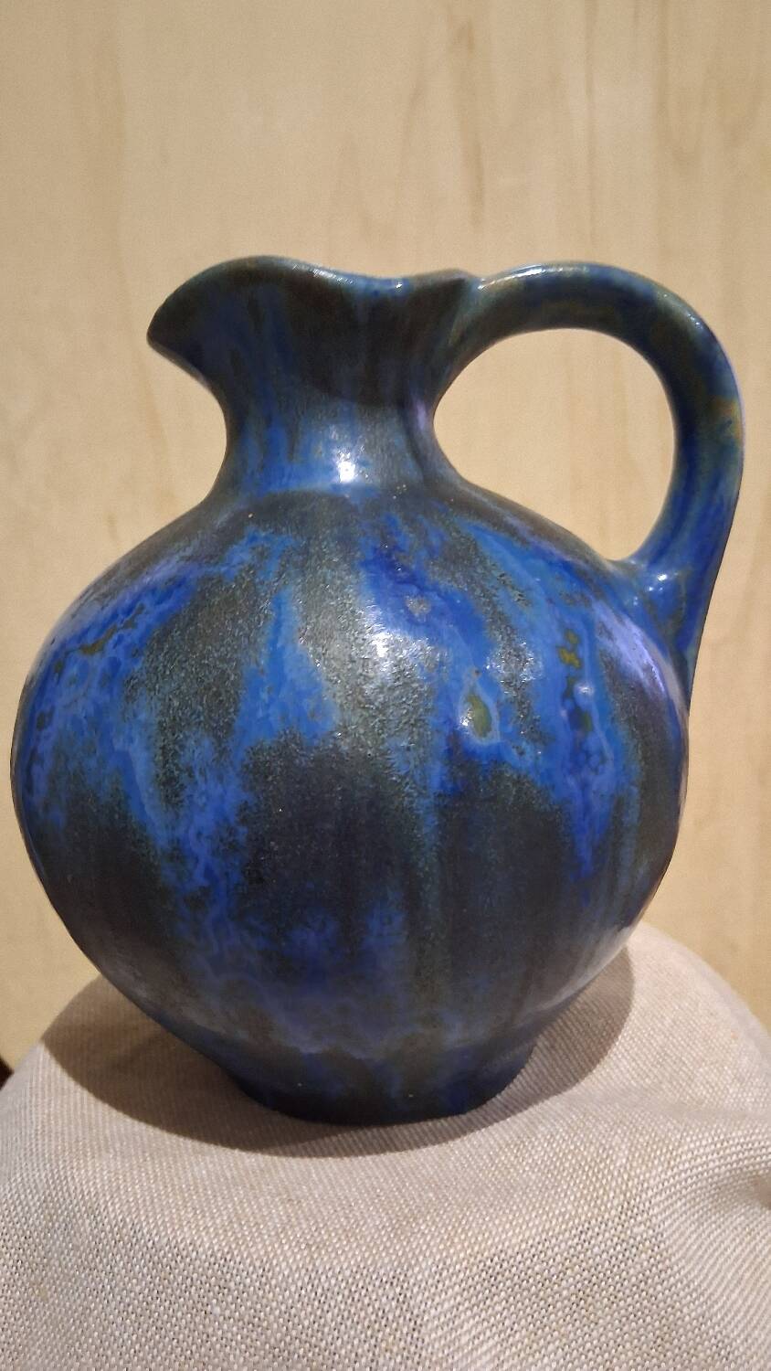 Magnificent pitcher Pierrefonds