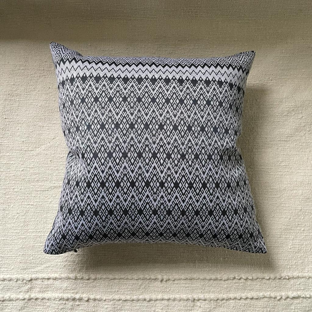 Kachin cushion gray white 40x40 cm