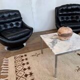 Paire de fauteuils vintage pivotants en cuir noir pied tulipe