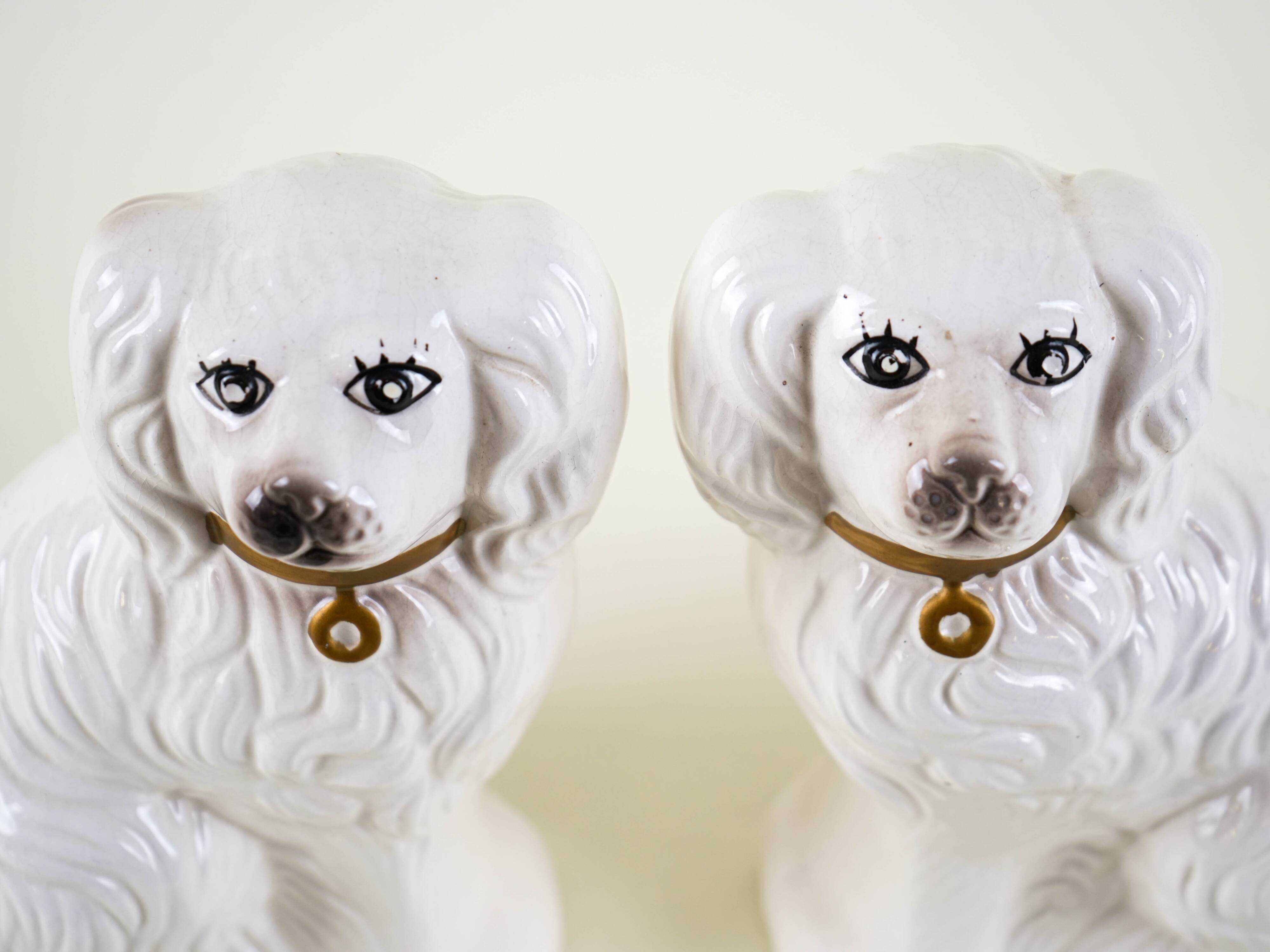 Figurines de chien en céramique, style anglais, années 1970, fabriquées en Angleterre.