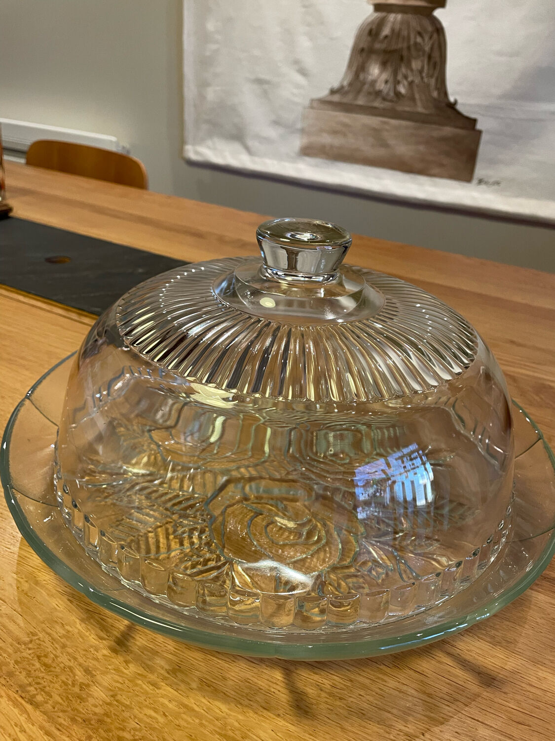 Glass cake or cheese display