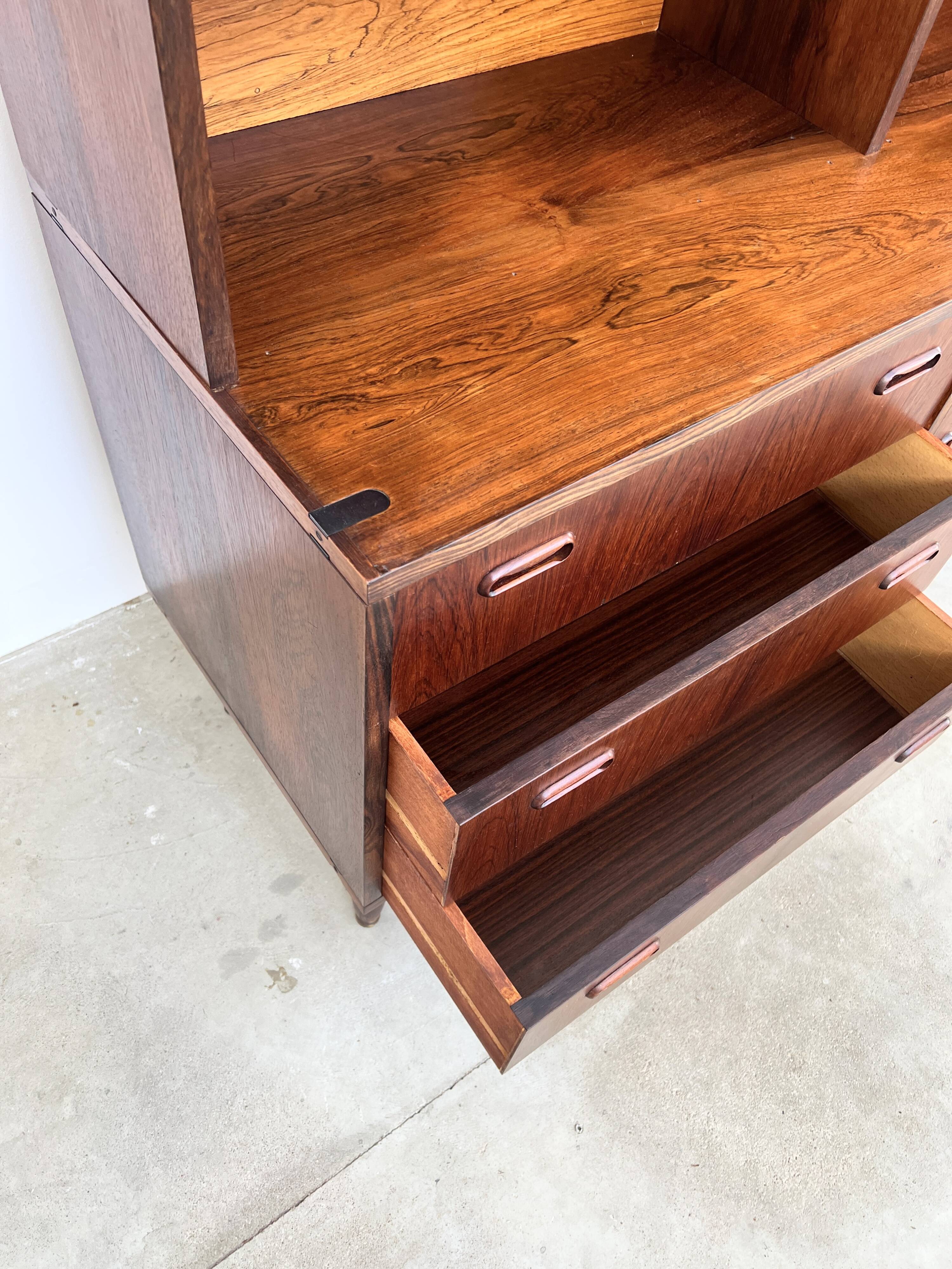 Modular bookshelf and storage unit in rosewood from the 1970s.