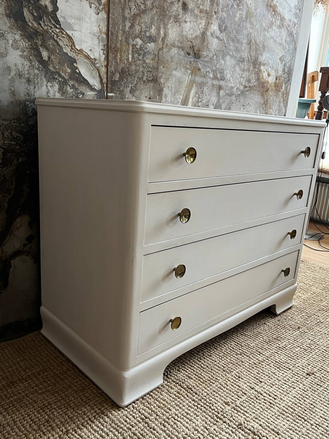 Linen chest of drawers