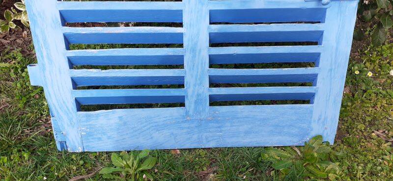 Petit volet  L75xH101cm bleu à persiennes