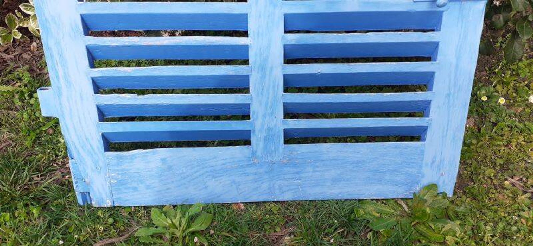 Petit volet  L75xH101cm bleu à persiennes
